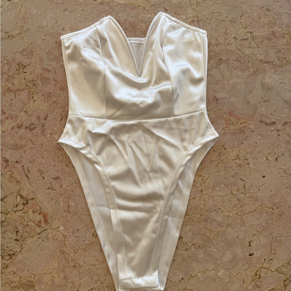 Elegant White strapless bodysuit